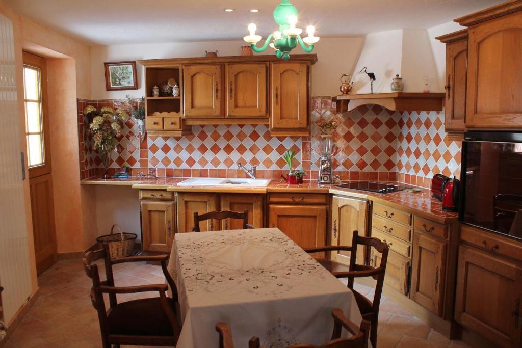Le Relais De La Tour * La Chaussee-Saint-Victor