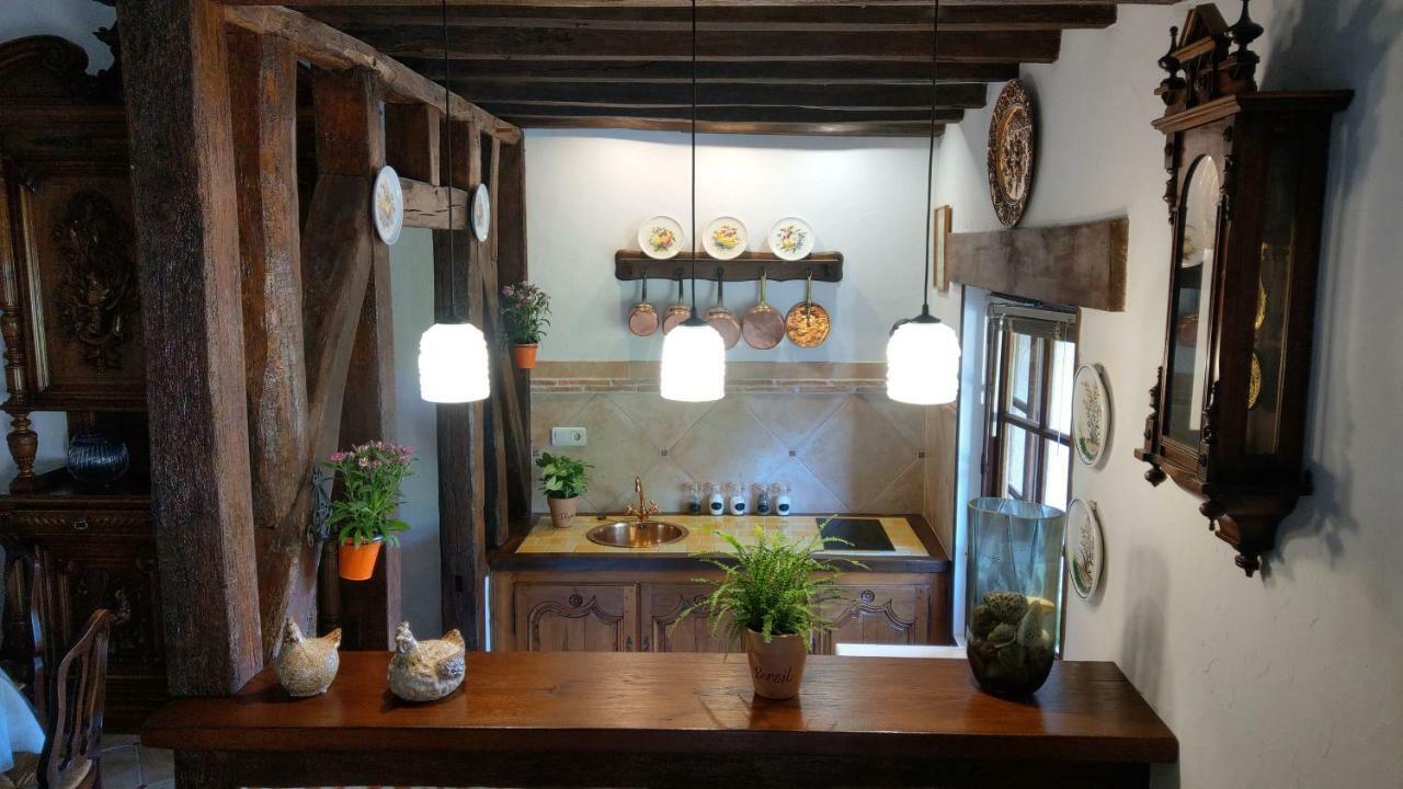 Le Relais De La Tour Bed & Breakfast La Chaussee-Saint-Victor